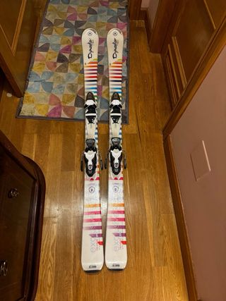 Esquis con fijaciones y bolsa portaesquis dynastar