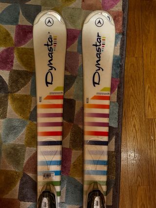 Esquis con fijaciones y bolsa portaesquis dynastar