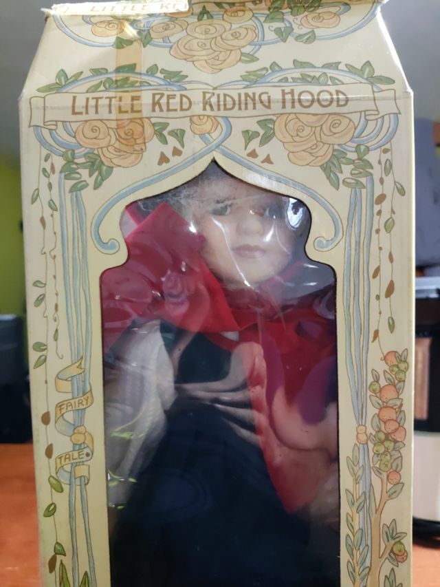 Muñeca Caperucita roja
