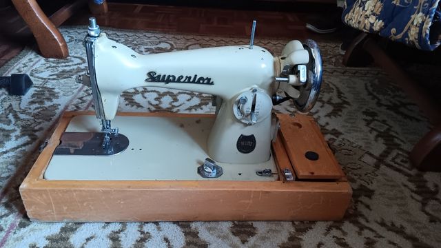 Maquina de coser antigua Superior