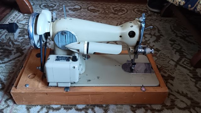 Maquina de coser antigua Superior