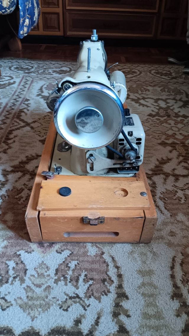 Maquina de coser antigua Superior
