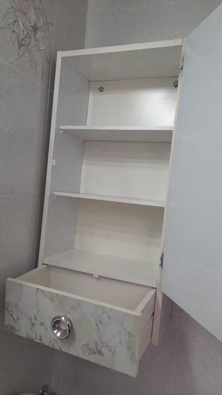 Mueble con espejo