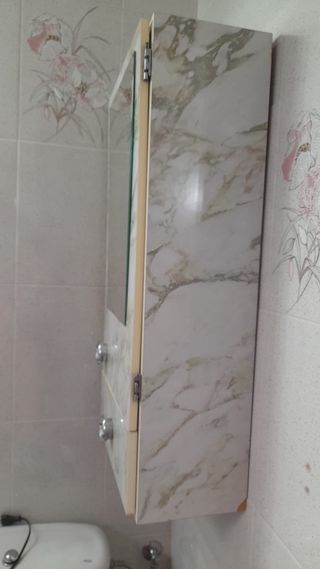 Mueble con espejo
