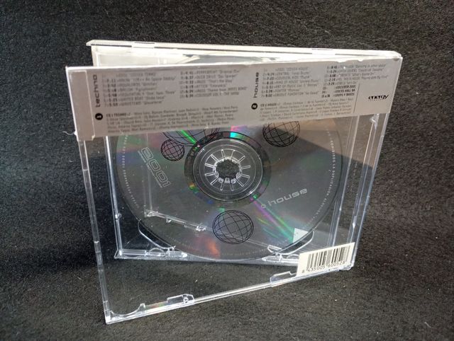 2 CDs. 2001 Odisea. Techno house