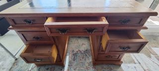 Mesa de escritorio antigua