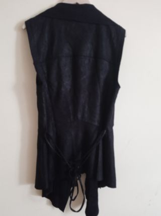 Chaleco negro de antelina zara