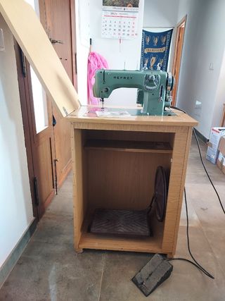 Máquina de coser refrey 427  NO SE HACEN ENVÍOS!!