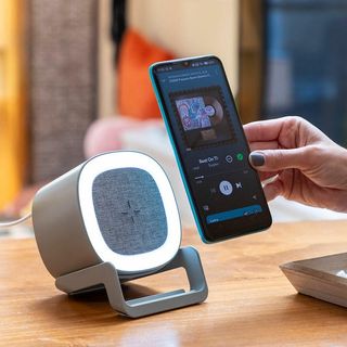Altavoz Cargador Inalámbrico con LED