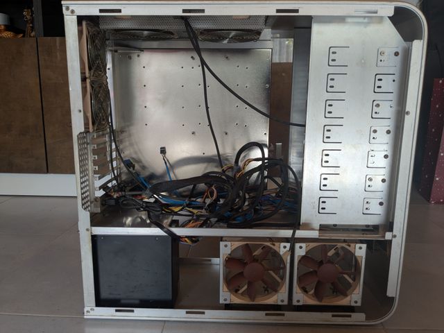 Caja ATX PC SilverStone con fuente de alimentación