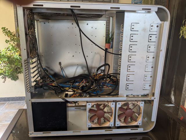 Caja ATX PC SilverStone con fuente de alimentación