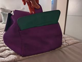Bolsa de viaje marca Marks Spencer. 