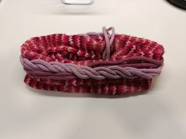 Braga para el cuello de lana bordada