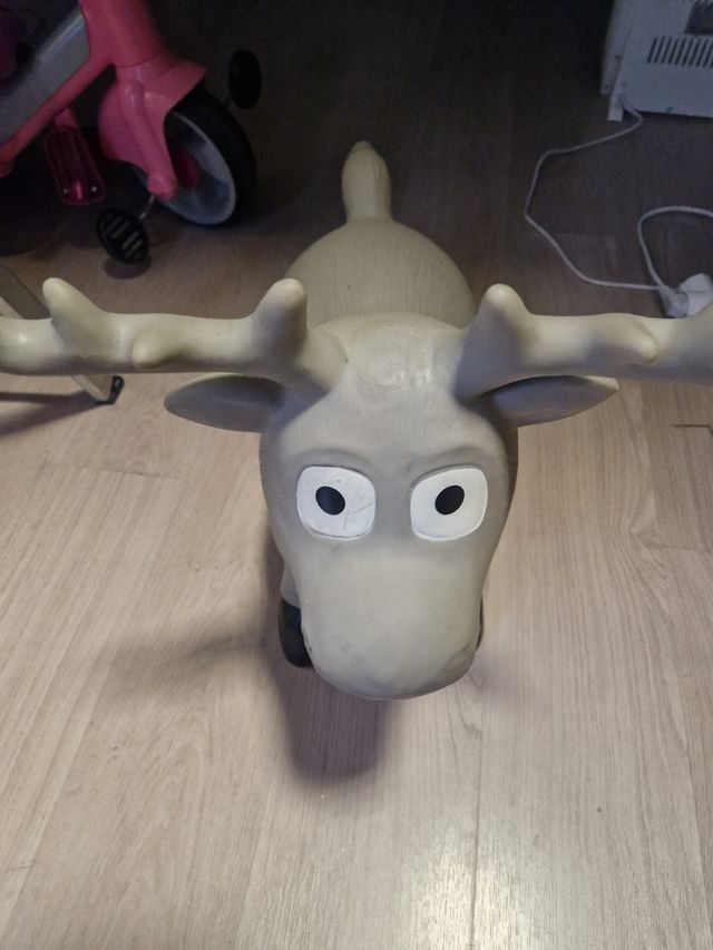 Reno Alce animal saltarin