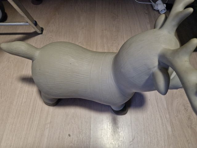 Reno Alce animal saltarin