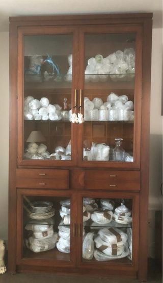 Vitrina de madera maciza