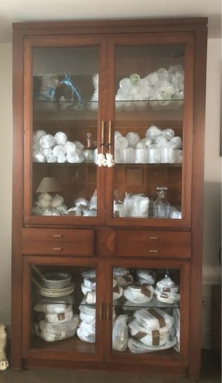 Vitrina de madera maciza