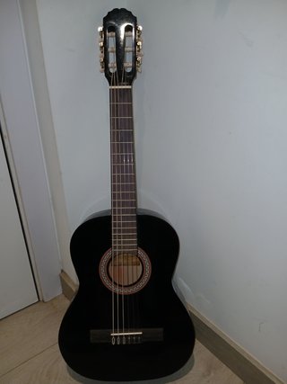Guitarra infantil negra