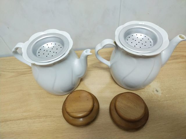 Botes de legumbres y aceiteras.