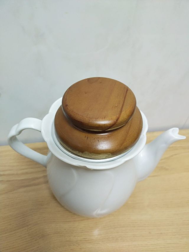 Botes de legumbres y aceiteras.