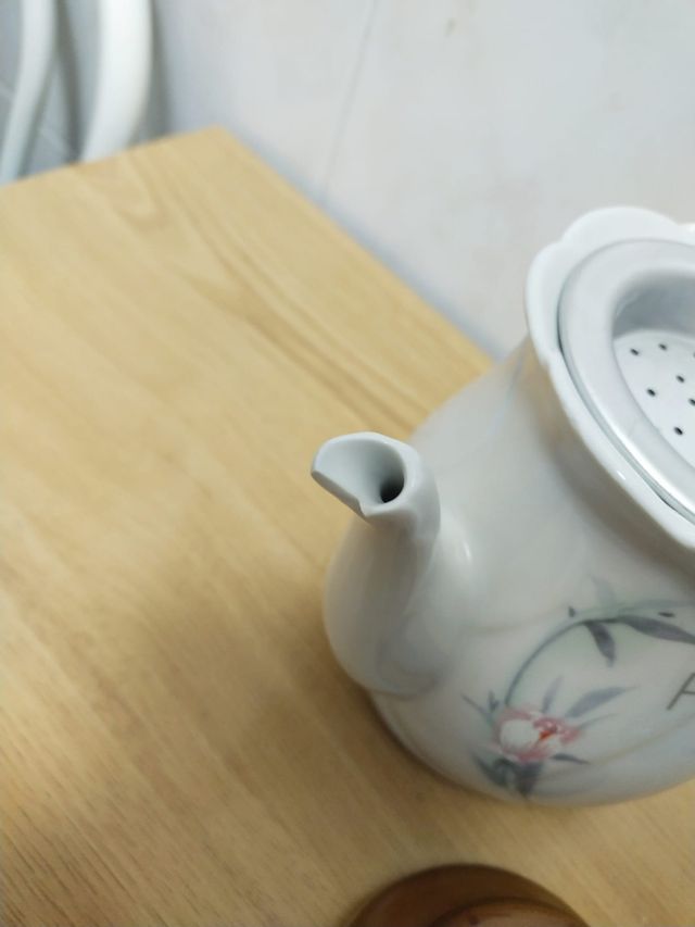 Botes de legumbres y aceiteras.