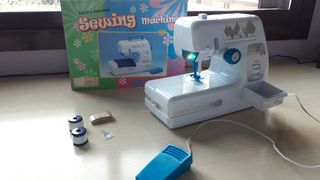 Máquina de coser juguete