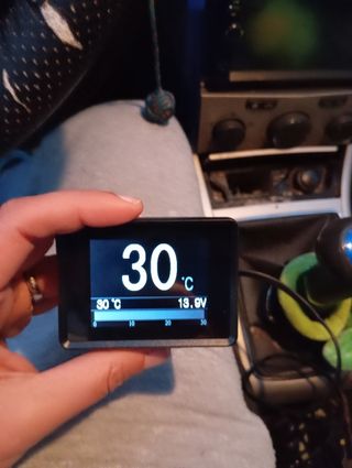 Ordenador digital coche.