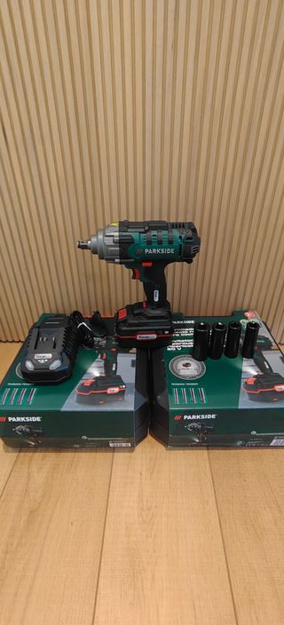 Atornilladora de impacto recargable - coche 20V