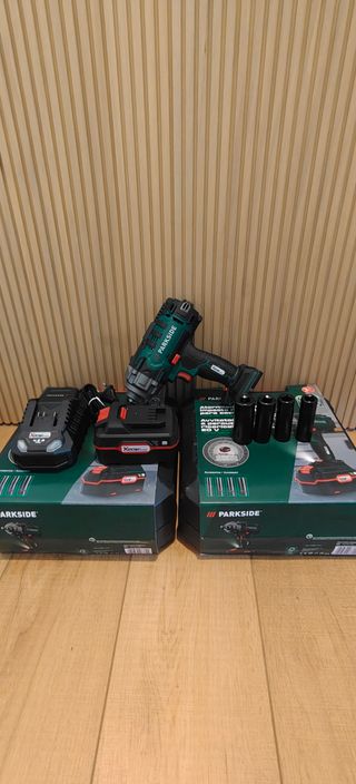 Atornilladora de impacto recargable - coche 20V