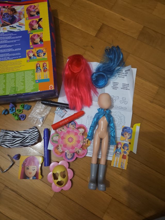 MUÑECA 1000 CARAS año 2001