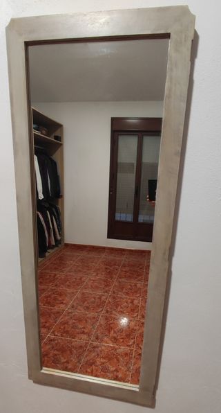 Espejo grande de madera