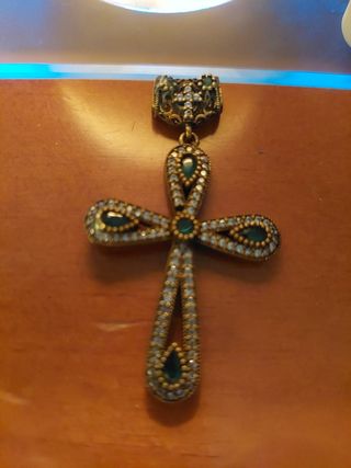 Antigua cruz plata y esmeraldas