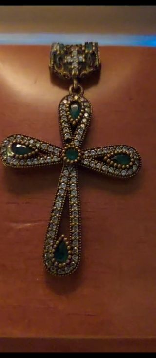 Antigua cruz plata y esmeraldas