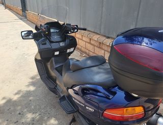 Moto Suzuki Burgman 650cc. 70cv