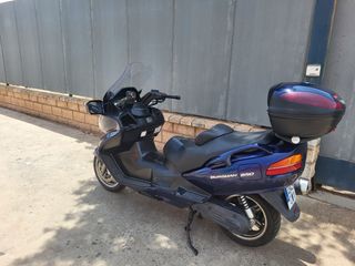 Moto Suzuki Burgman 650cc. 70cv