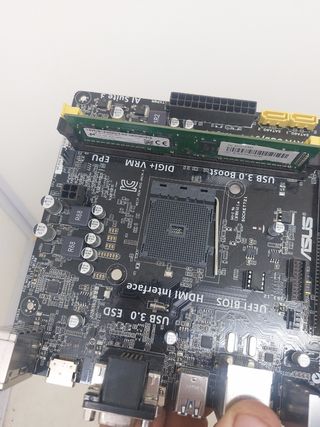 PLACA BASE DE ORDENADOR 