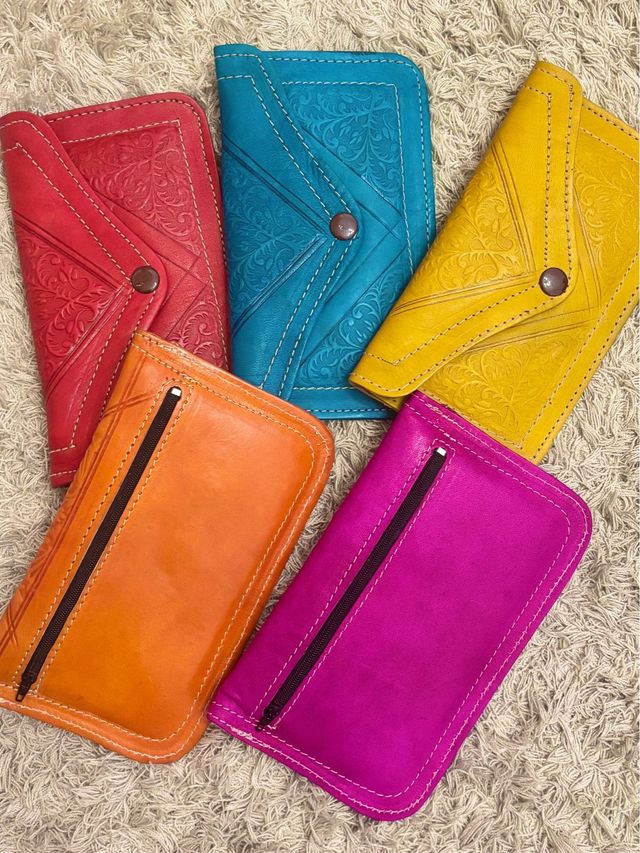 Cartera de piel . Se venden sueltas Cada 1 und 7€