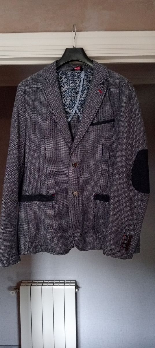 Chaqueta azul con coderas