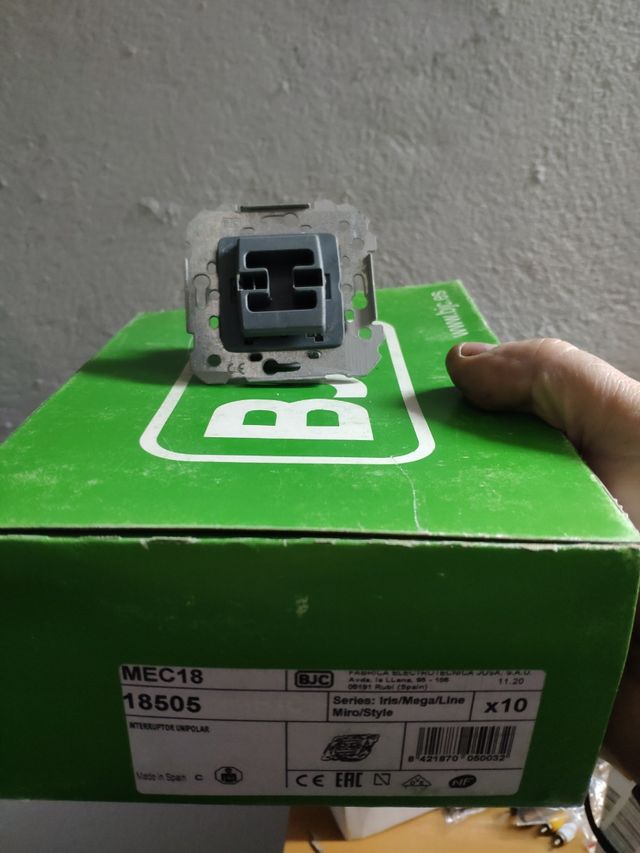 Interruptor unipolar Siemens BJC 18505.