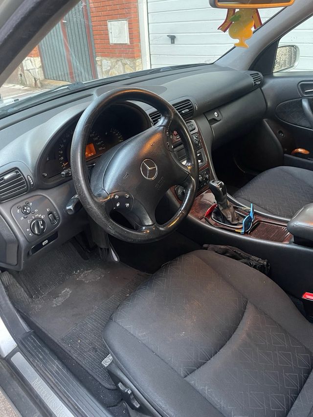 Mercedes-Benz Clase C 2004