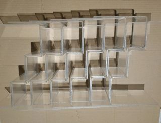 Espositori in plexiglass a 3 gradini 