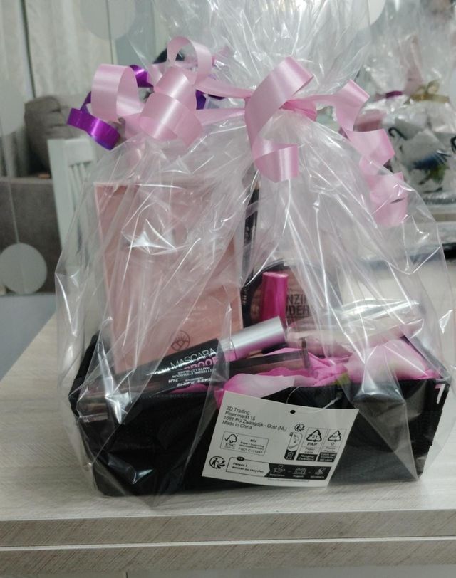 Oportunidad vendo cesta de  Regalo.