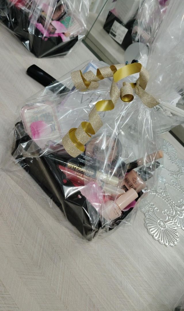 Oportunidad vendo cesta de  Regalo.