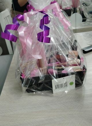 Oportunidad vendo cesta de  Regalo.