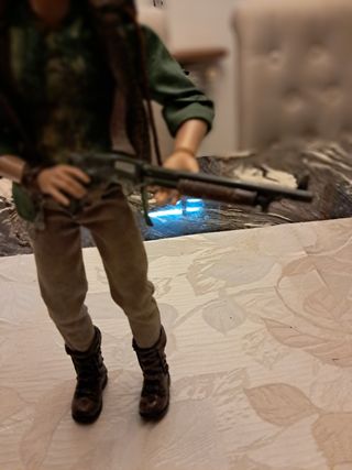 Figura articulada Bratz tipo sicario