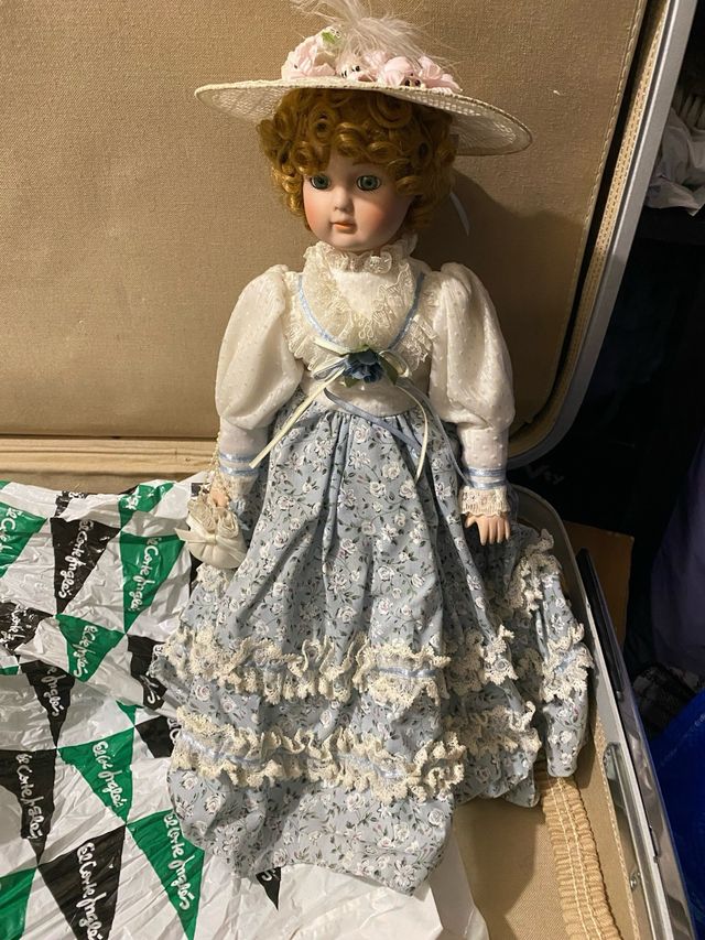 Muñeca porcelana antigua para colección.