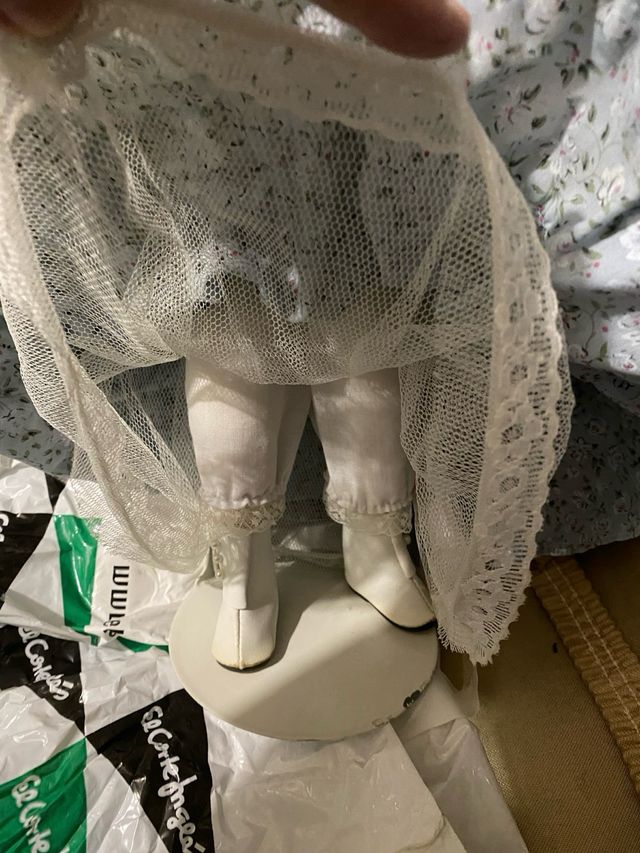 Muñeca porcelana antigua para colección.