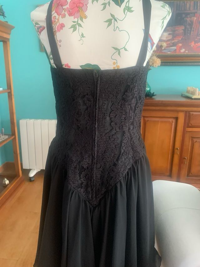 Vestido de fiesta con torera bordada