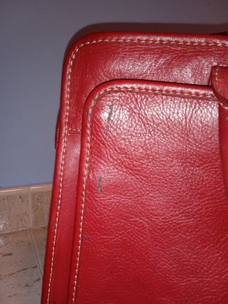 Bolso maletín de cuero rojo