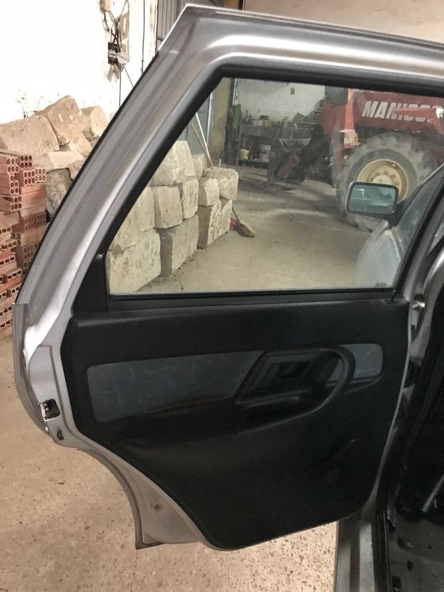 Puerta trasera izquierda cordoba